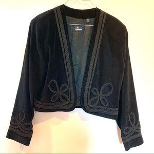 Cropped black velvet blazer with embroidery